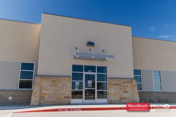 Office Space just West of Milwaukee: 6515 68th Street, Lubbock, TX 79424
